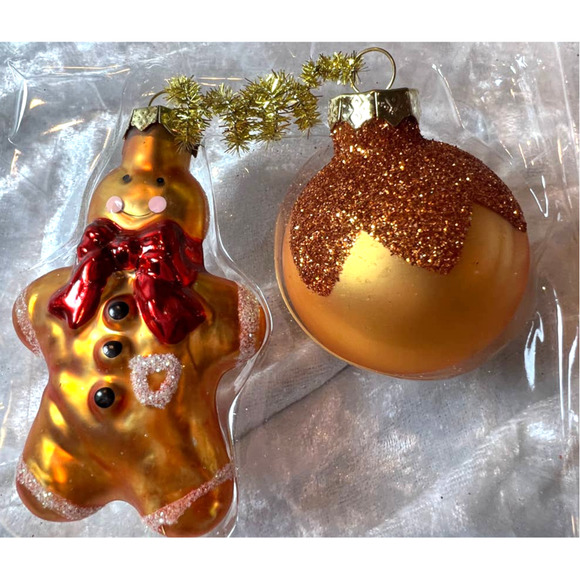 Christmas House Handpainted Blown Glass Ornaments Set of 2 Gingerbread & Ball - Picture 1 of 7